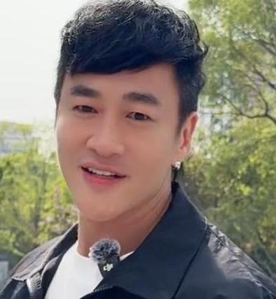 2026年4月15日，何润东在出席活动时坦言，凭借早年饰演的项羽一角翻红后，接到