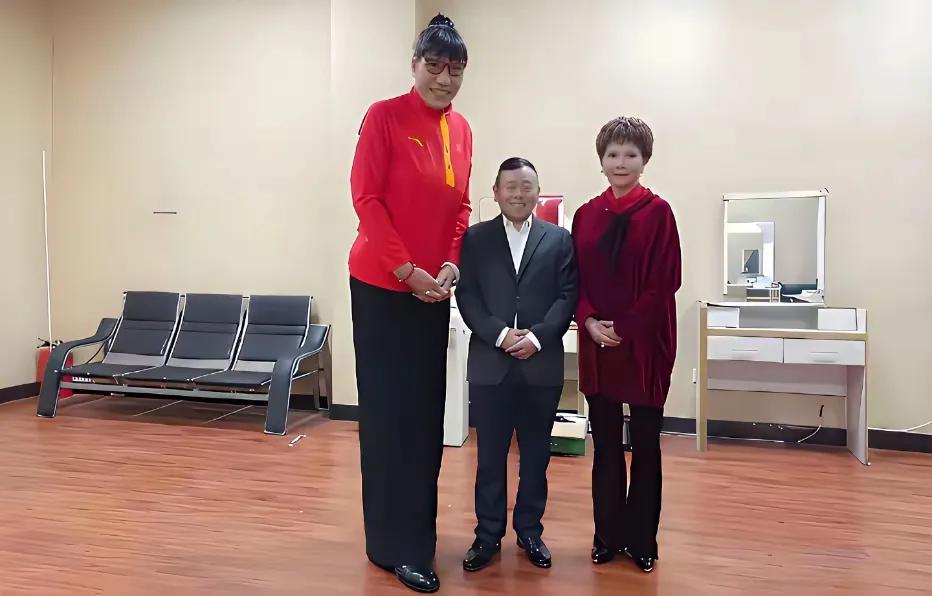 这身高差也太明显了！！[呲牙][呲牙][呲牙]