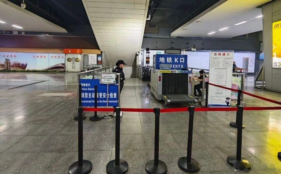 【温馨提醒！郑州东站这两个地铁出入口有变化】近日，从郑州地铁获悉：为方便市民乘车