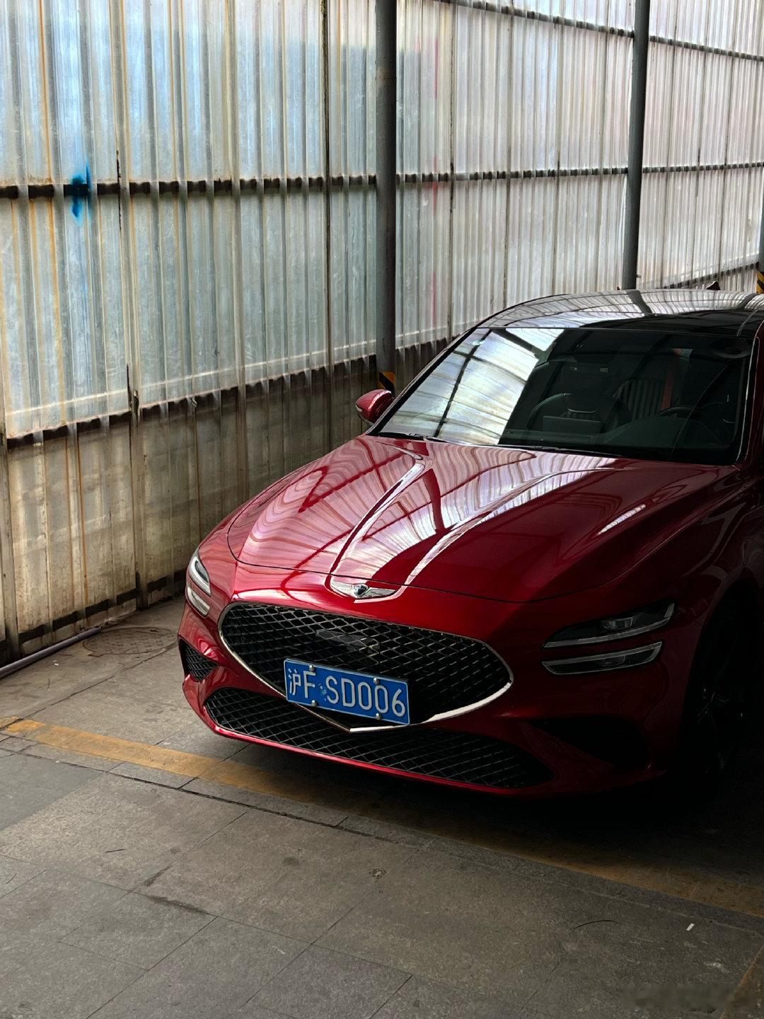 今天与现代汽车度过，跑了几百公里除了油耗不像一个2.0T新车之外，确实是极好的。