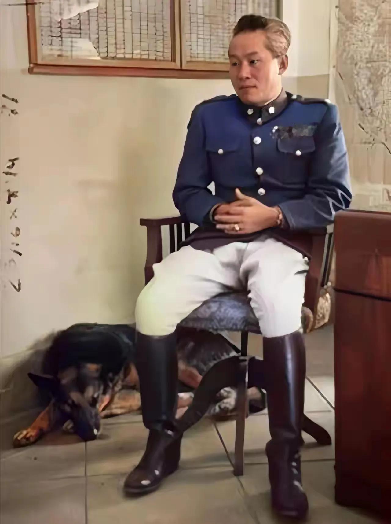 大家仔细看，孙立人将军应该是国民党军中最帅的将军了吧！
照片中可以看到，孙立人将