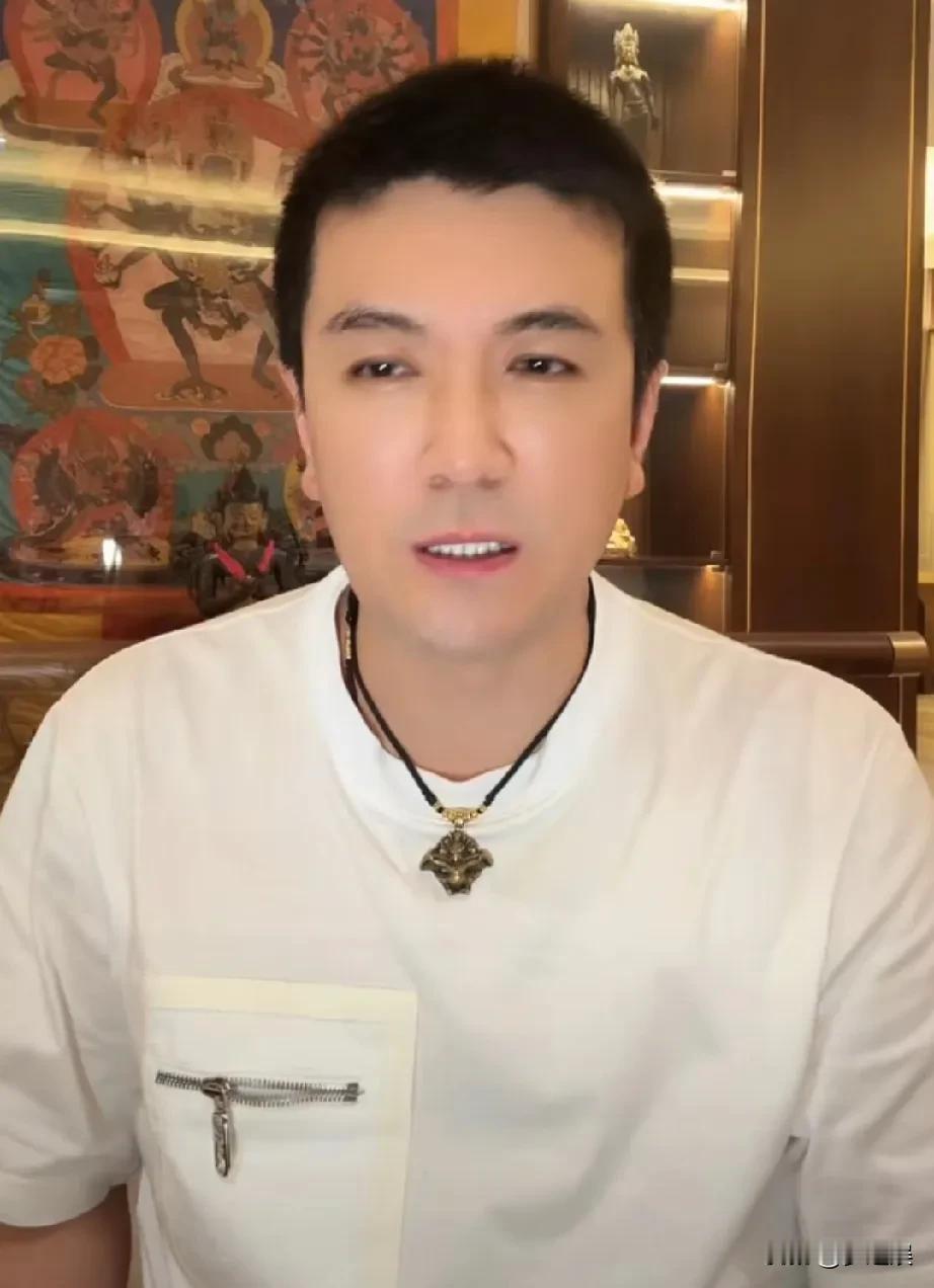 遇见，相聚是因为有债要还了！
离开，分开是因为债都还清了！
缘来，遇见我在人群中