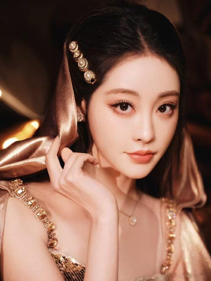 祝绪丹 金枝玉叶具象化祝绪丹高清怼脸拍皮肤都在发光，这状态也太能打了！举手投足间