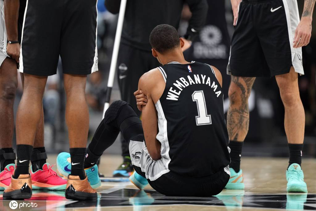 外星人文班又遇伤病！快攻被撞左肋挫伤，忍痛回归仍坚持不住半场17+5+3太炸，只