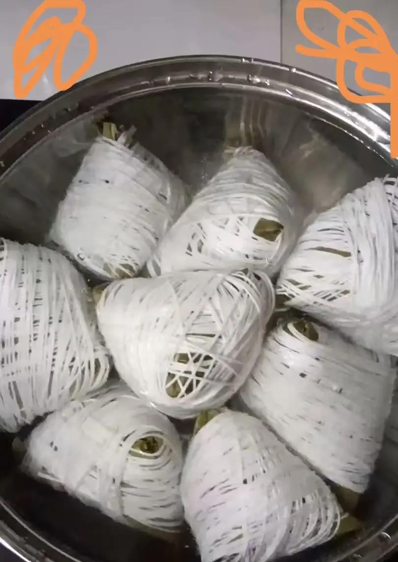 你见过这样的粽子吗？一位师友说：“她上次包的粽子因为漏米了被老公嫌弃，今年端午节