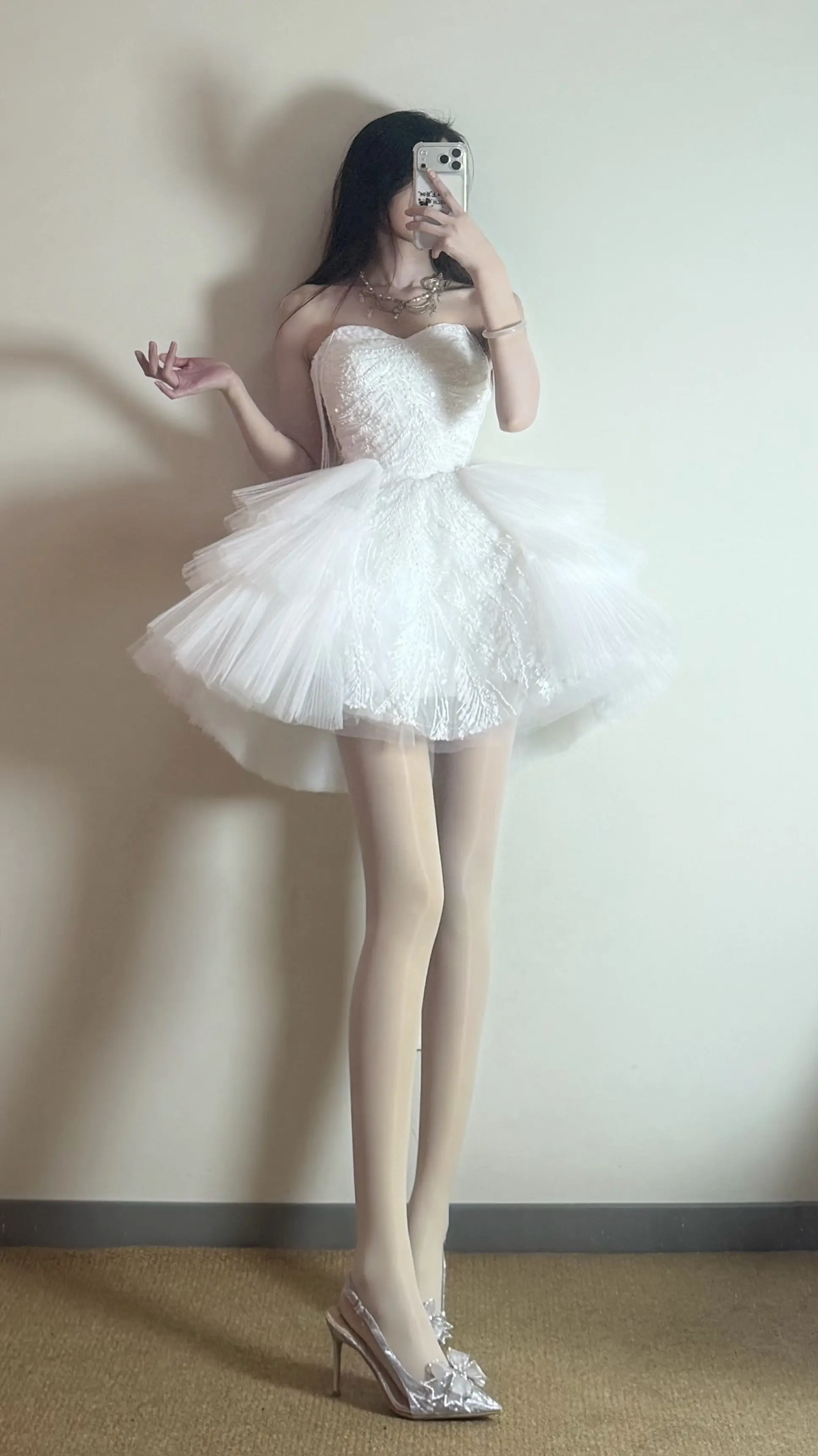 穿搭婚纱礼服公主裙水晶鞋模特