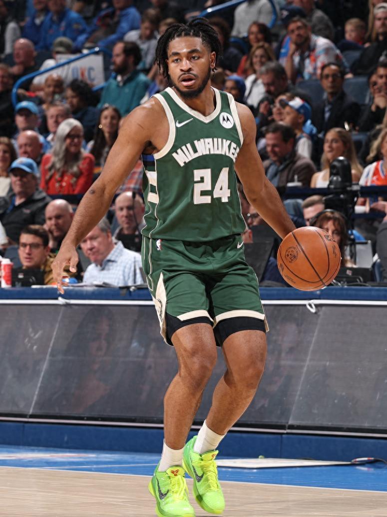 休媒不满斯通未追托马斯 

北京时间2月23日，NBA常规赛再起波澜，密尔沃基雄