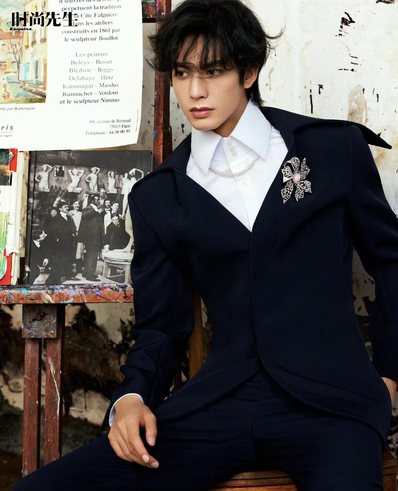 说，大连就像一个“乌托邦”或者“时间胶囊”，储存着他的过去，又让他幻想未来。时尚