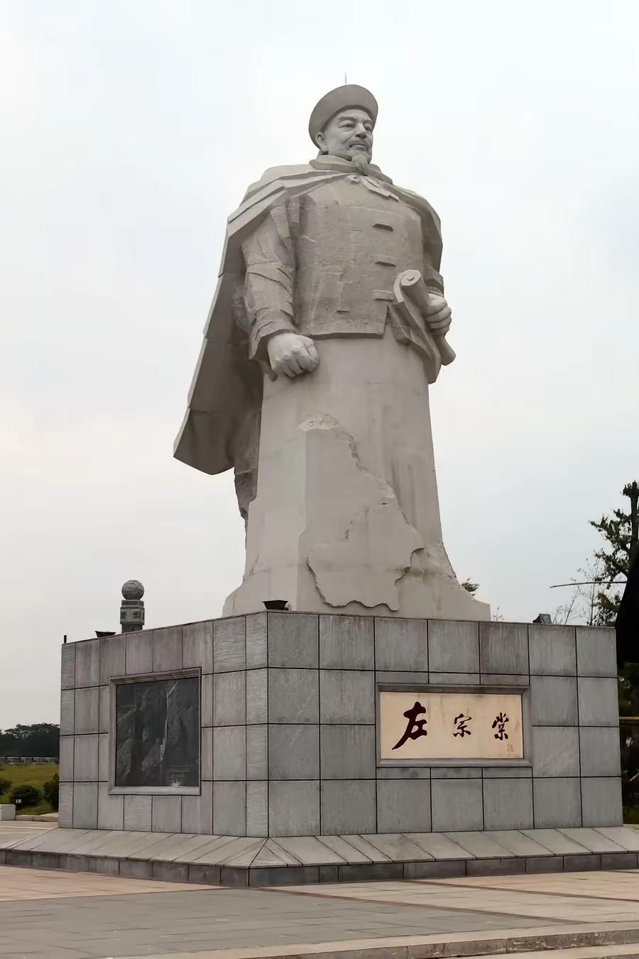 左宗棠收复西域回京，太后屏退众人，只问一句：“三千万两白银、五年征战，两万将士血