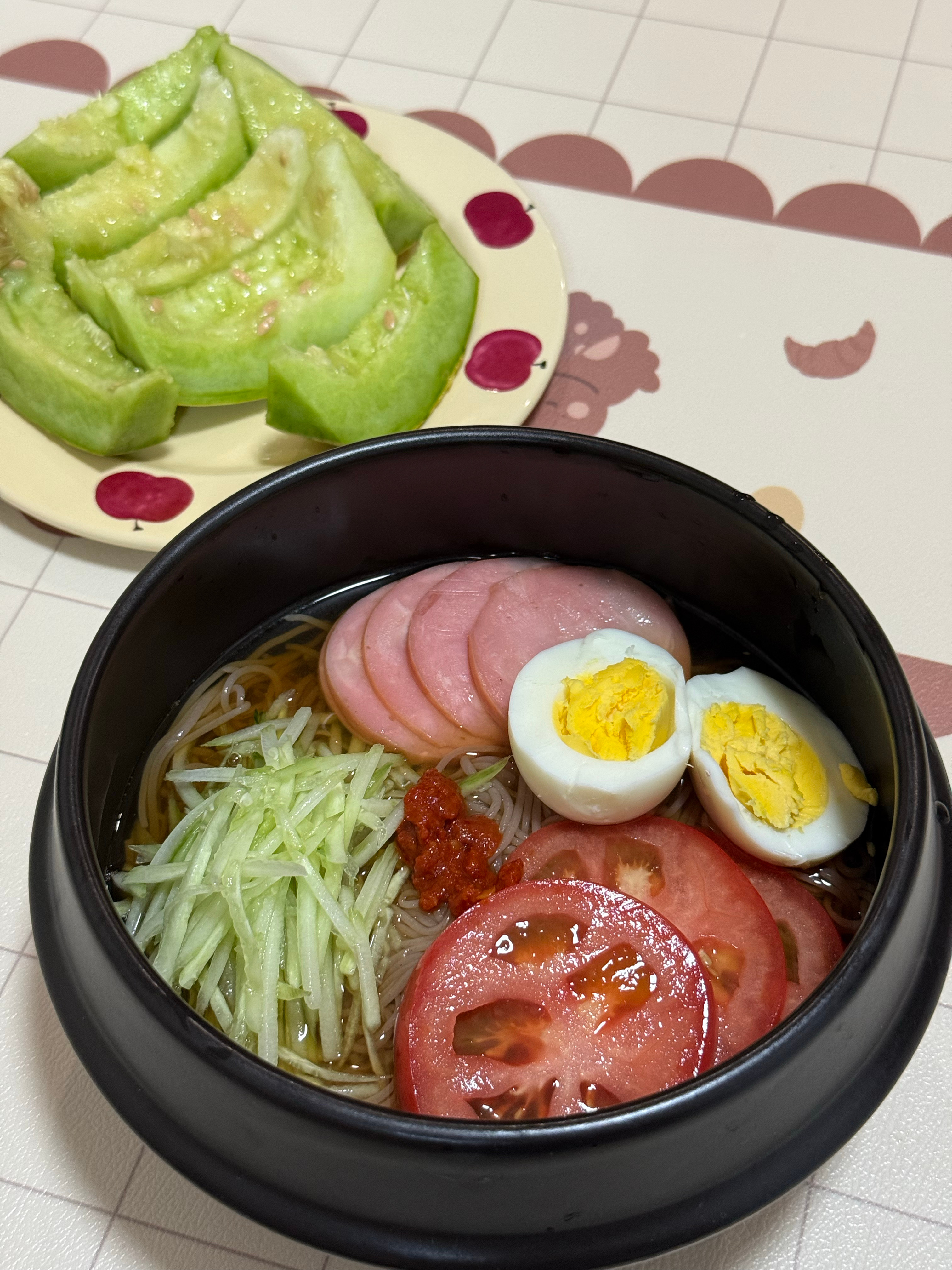 今日晚餐：冷面以前很喜欢吃冷面，但是每次吃必拉肚[二哈] ​​​