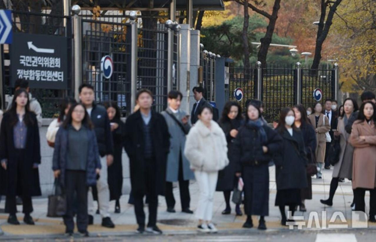 【韩国网络出现“公然拥护所谓‘殖民地近代化论’”的文章引起网民公愤。】4月3日，