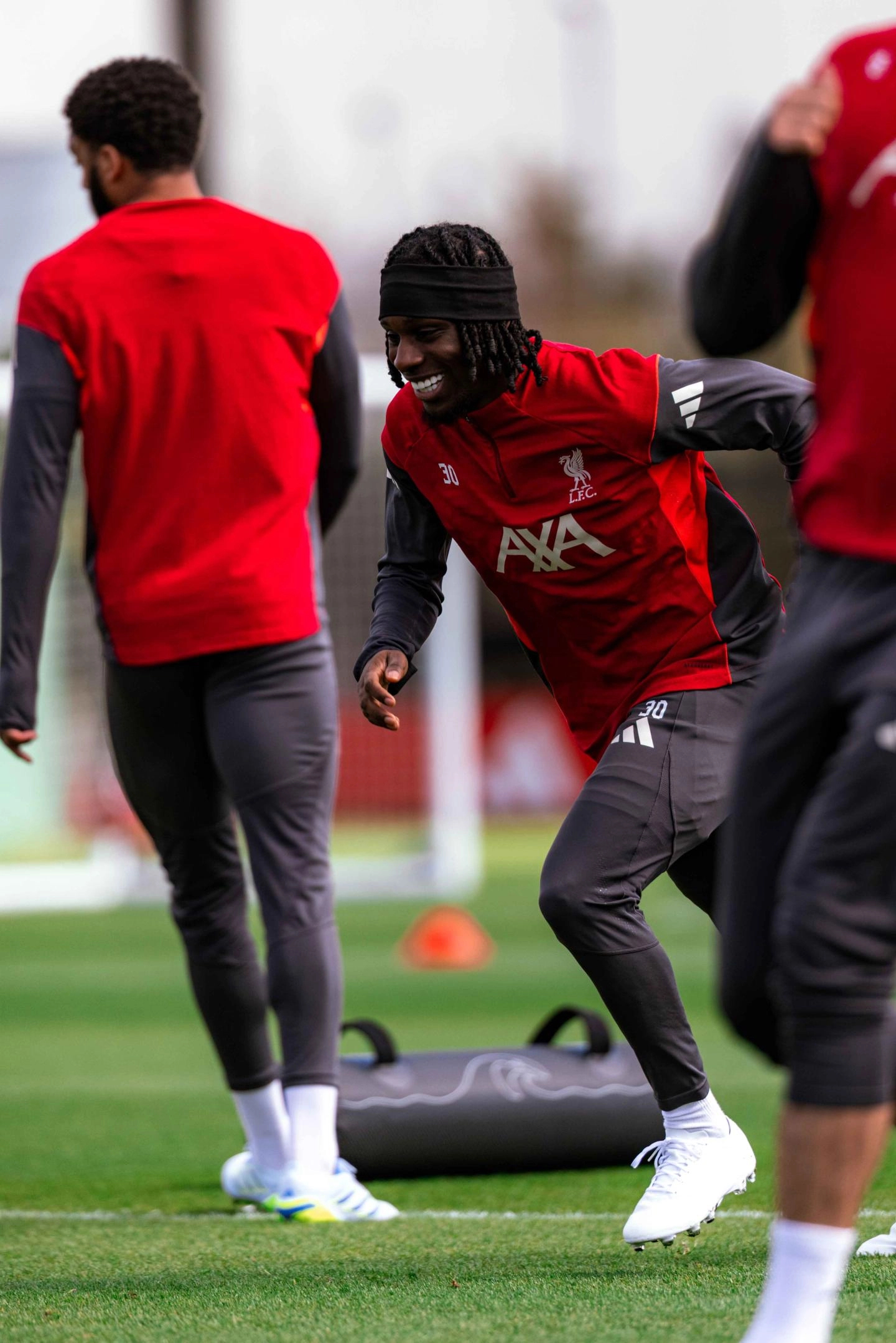 国际比赛日出场时间最多的时是尼奥尼，2次打满全场+70分钟 