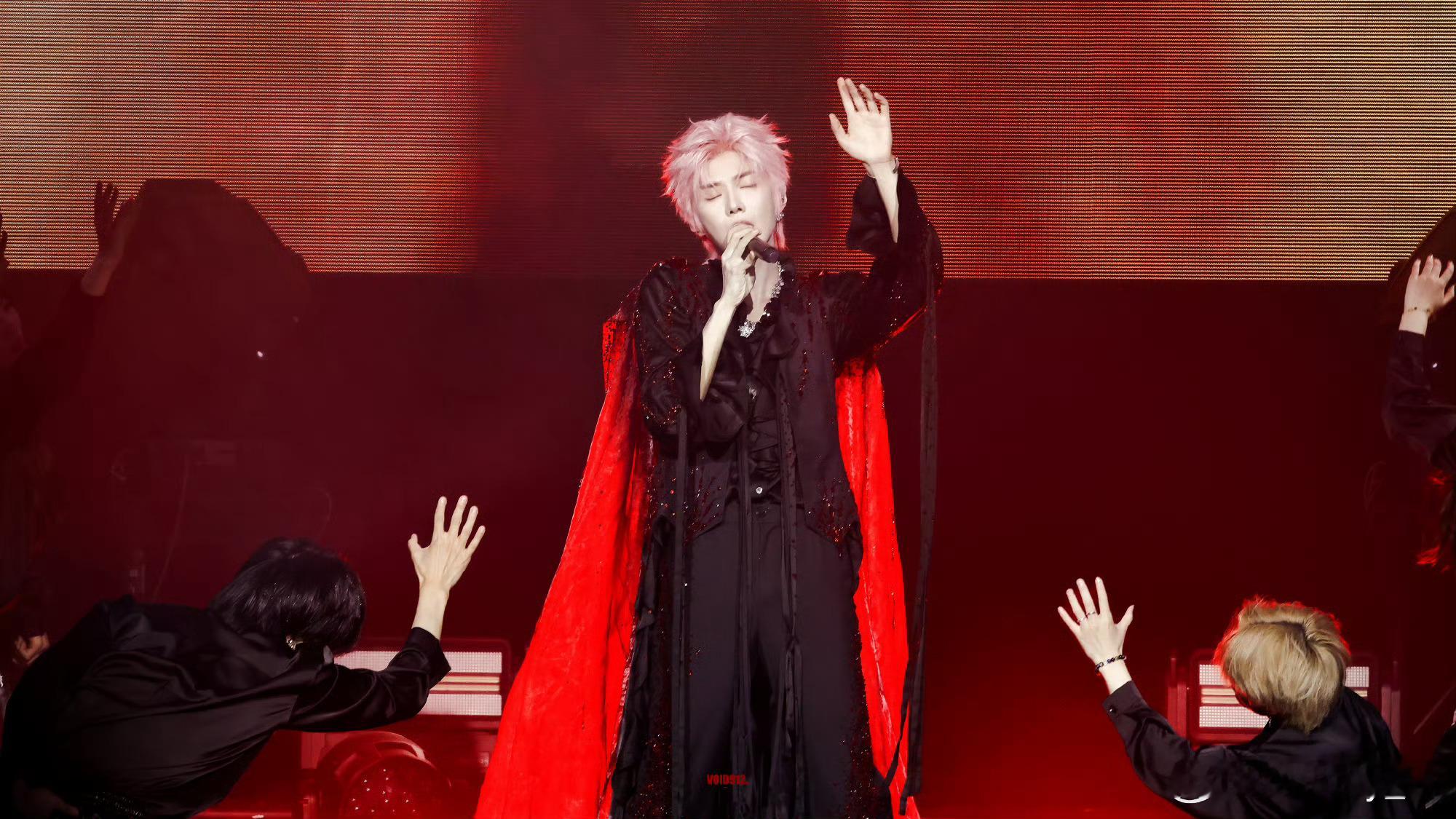 郝熠然 hyr郝熠然 你们手机里多少郝熠然的美照，发我看看不要私藏，我做小卡分你