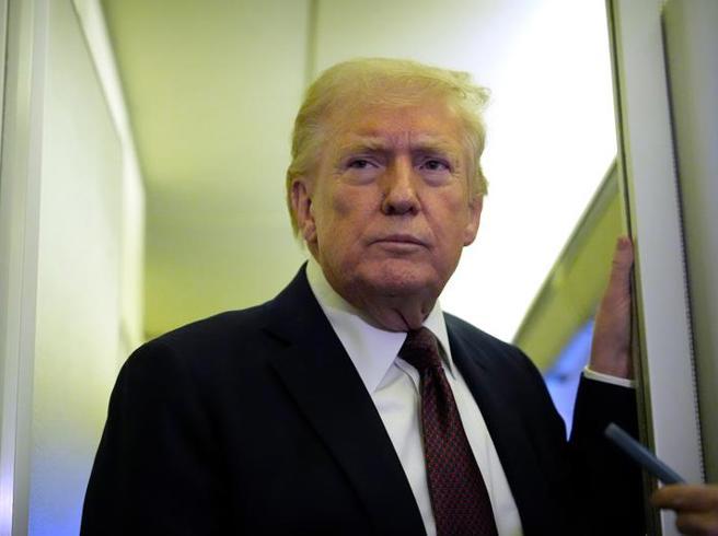 美国军方周一按总统特朗普的指示，开始对伊朗实施海上封锁。伊朗警告，如果伊朗港口受