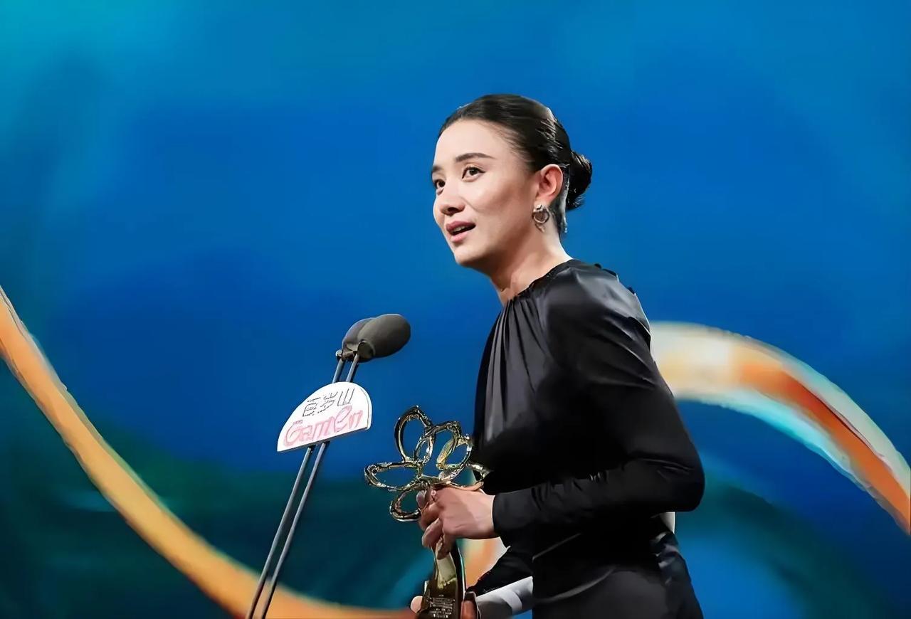 2025年7月11日，宋佳回应白玉兰奖获奖感言“出圈”称，感谢观众与时代机遇。她
