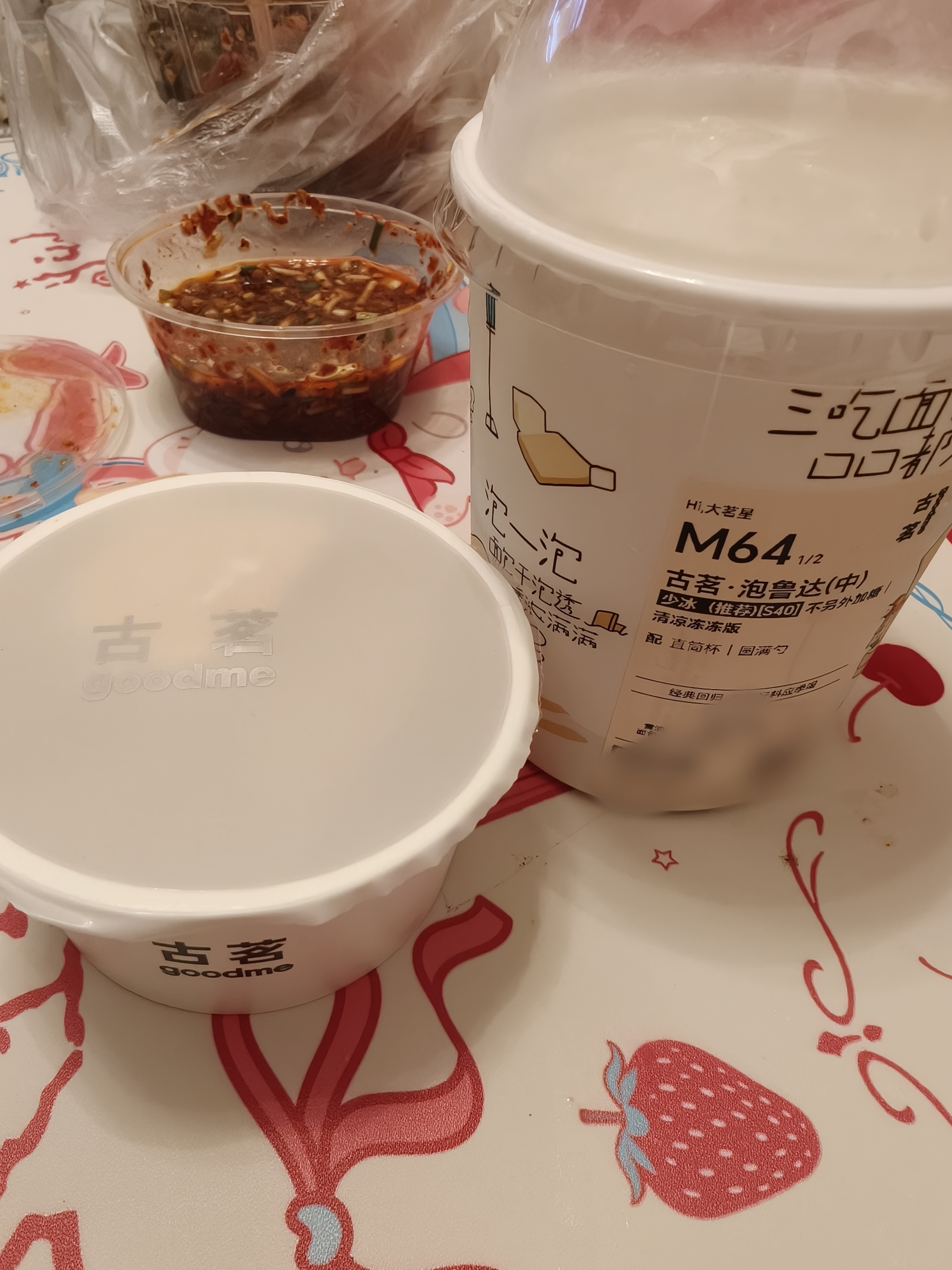 终于点这个很火的泡鲁达了，我寻思这不就是奶片沾清补凉？ 