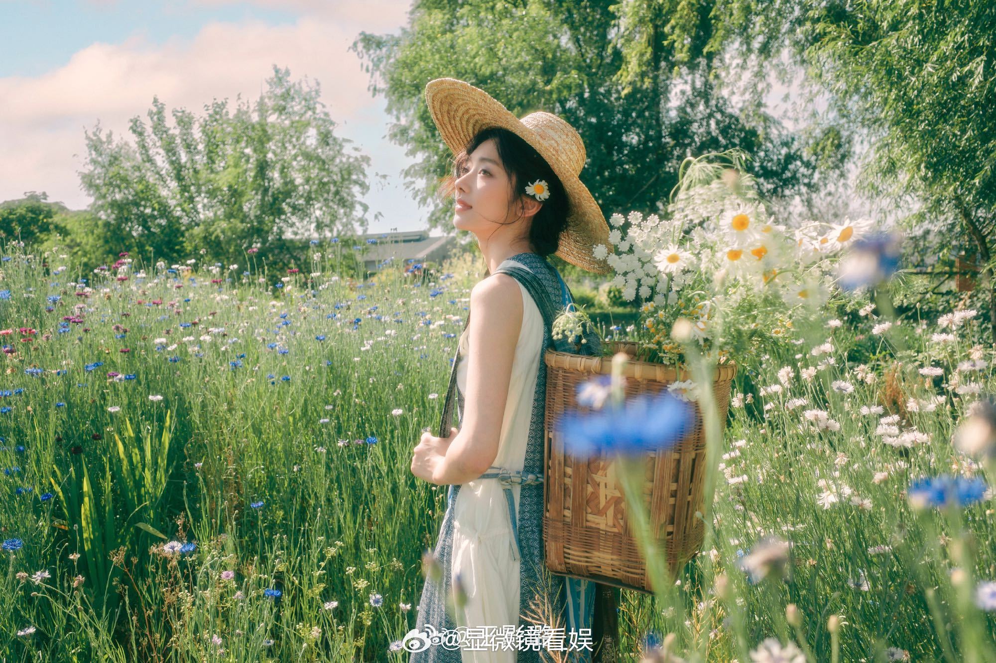 王影璐 大自然中的小精灵王影璐好适配夏日田园风 王影璐最新田园大片来啦！草帽、果
