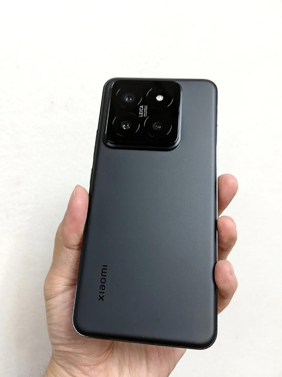 今年教科书级的一台手机
小米14没啥毛病
但凡用过的没几个离开

Xiaomi1