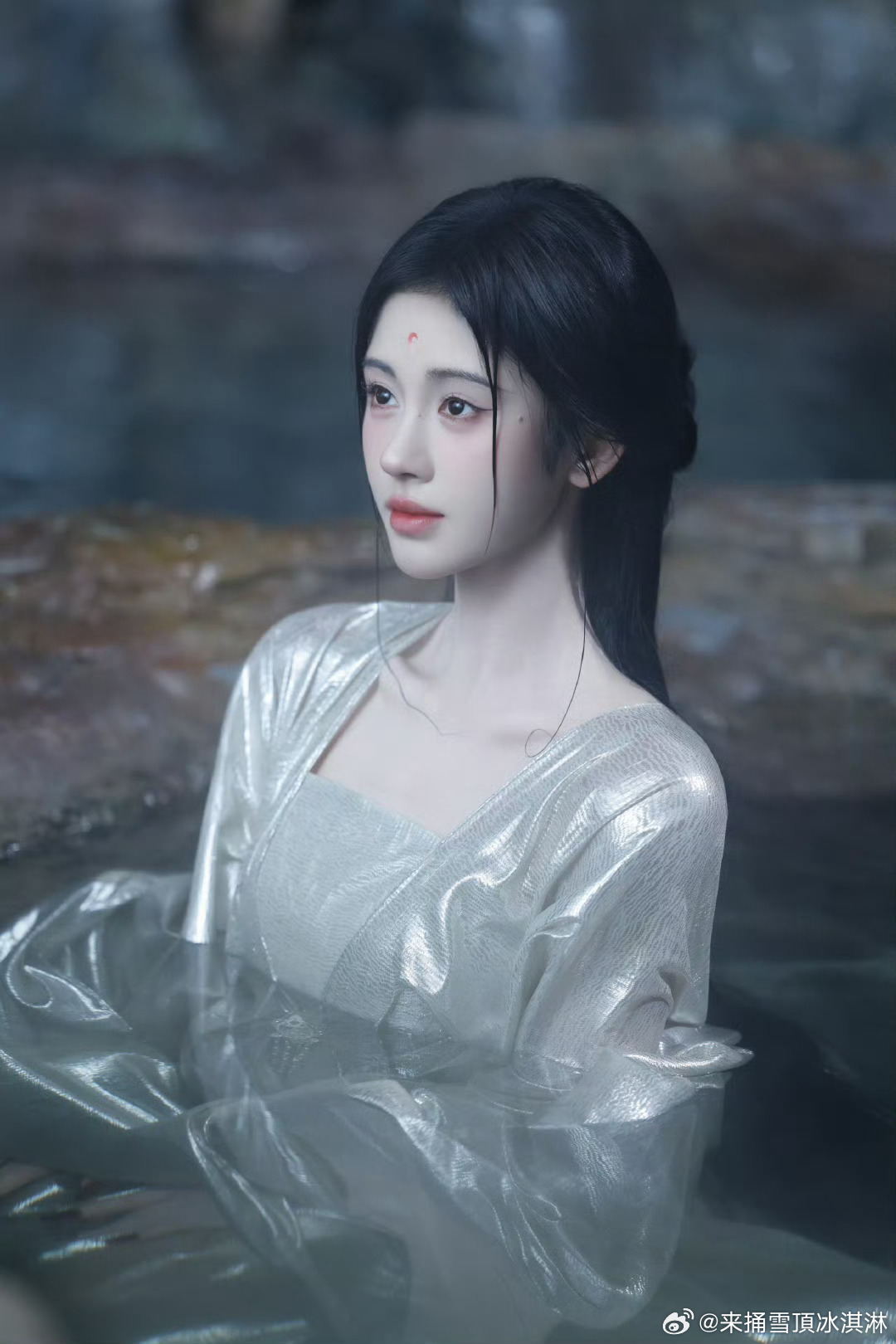 谁是历届最美狐妖历届最美狐妖对比 一边是经典狐妖难以超越，一边是新双狐姐妹强势登