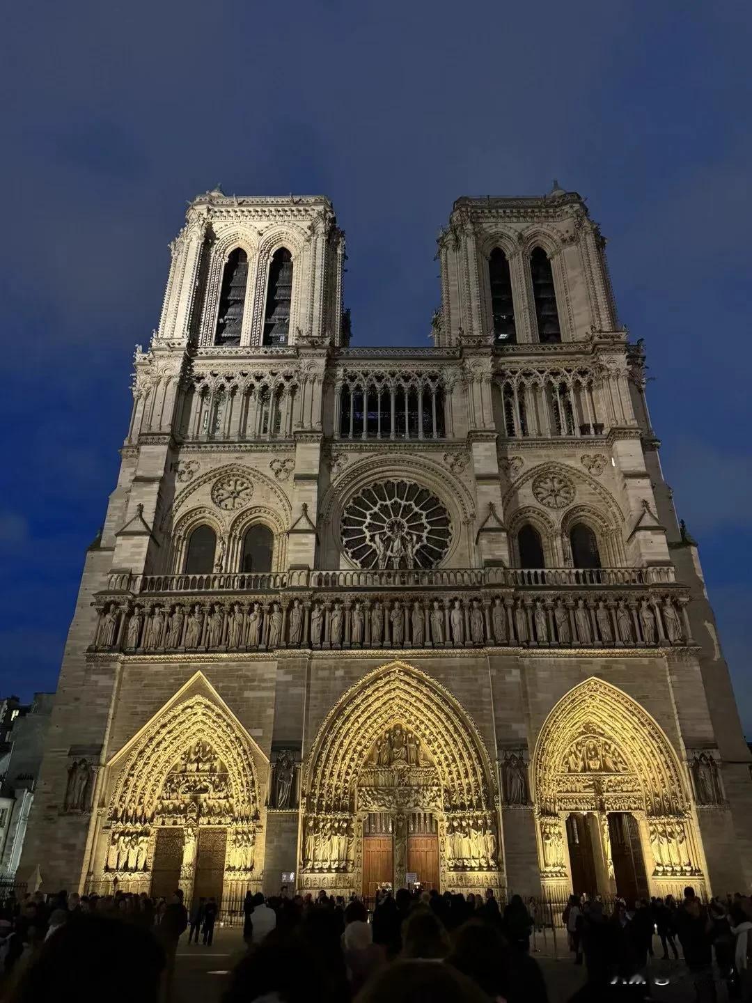 五年漫长的的等待
终于迎来与你重逢的这天
Notre Dame de Paris