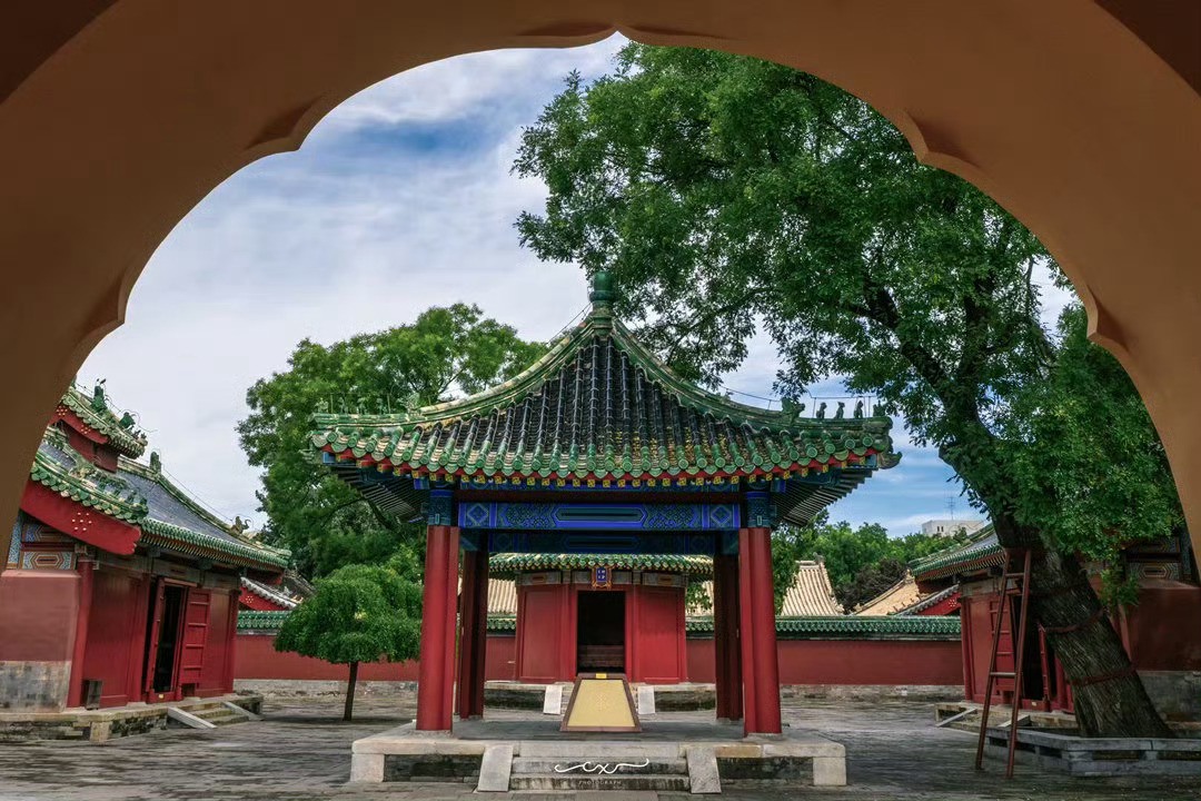 蓝天铺满先农坛，白云轻绕古建檐。📍北京古代建築博物館📷/盛夏壁纸大放送动漫仲
