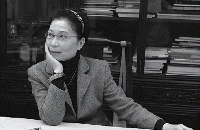 画家胡宁娜走了，不设灵堂，不留骨灰，连墓址都不要。
 
胡宁娜从20岁考进江苏省