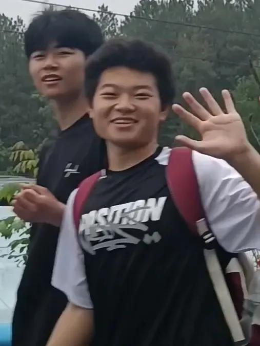 青春逐梦 踏春而行丨达权店高中千米远足，镌刻成长印记！
        春风送暖
