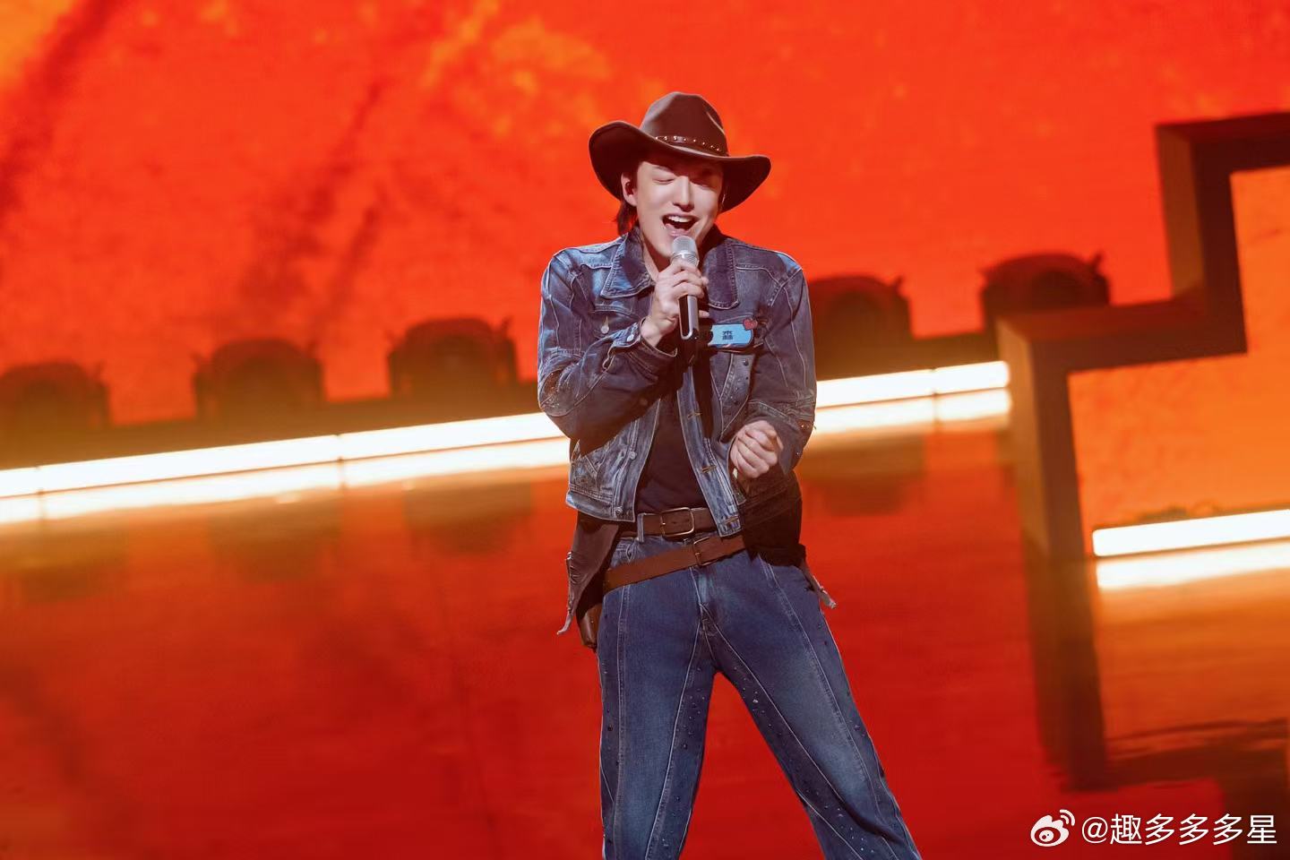 吉克隽逸小丑竟然是我让龚琳娜心动尖叫的男人来了追星合唱的快乐瞬间被打破，吉克隽逸