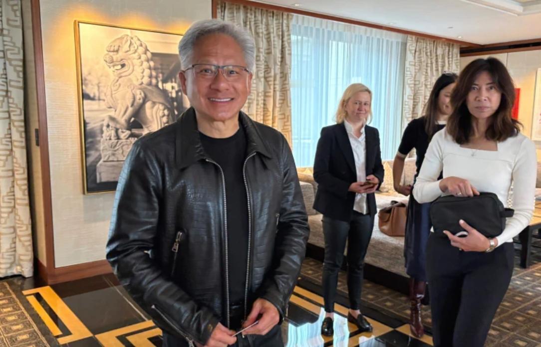 台积电会不会着急？周四，英伟达公布了一个决定，向英特尔投资50亿美元，合作开发定