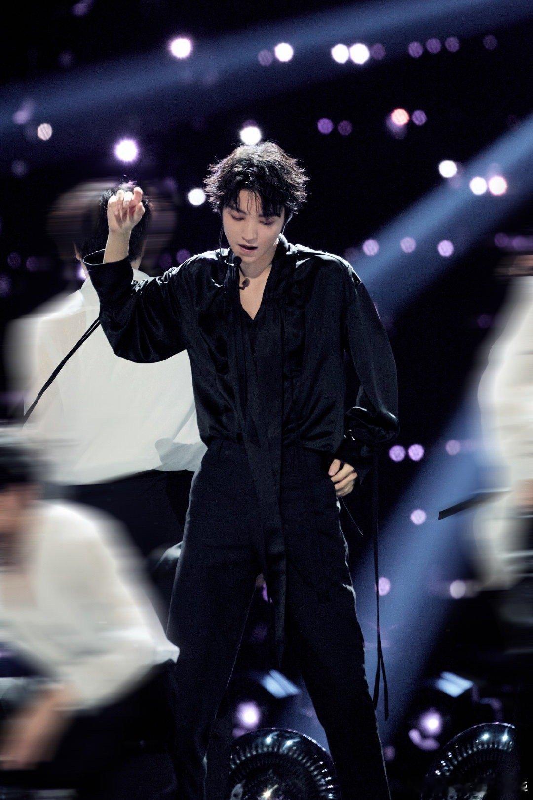 跨年就是跨完你的跨你的谁是2026跨年晚会天花板 2026跨年晚会杀疯了！王俊凯