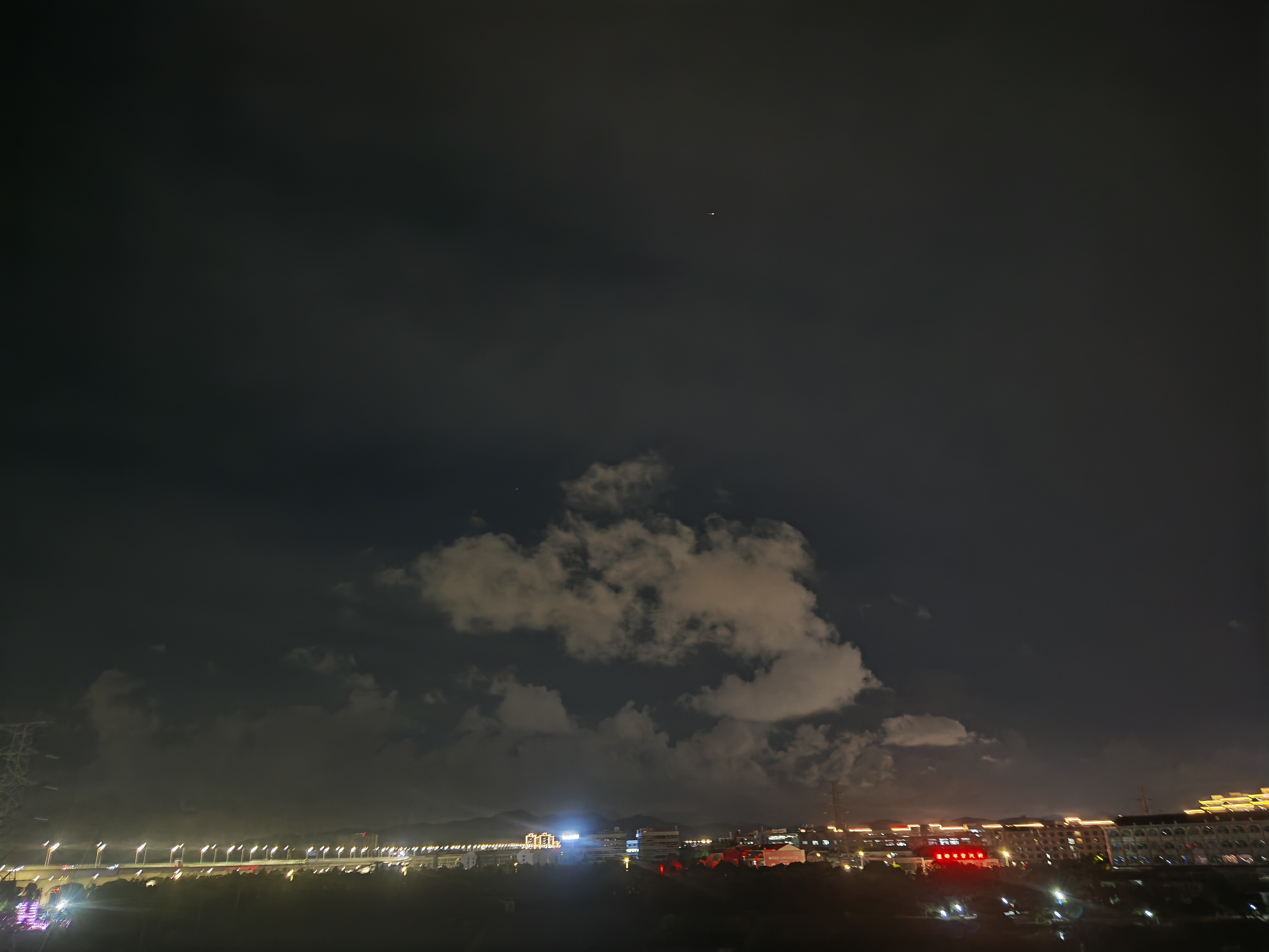 快上车吧[超话] 可爱可爱的小镇夜晚[心][心][心] ​​​