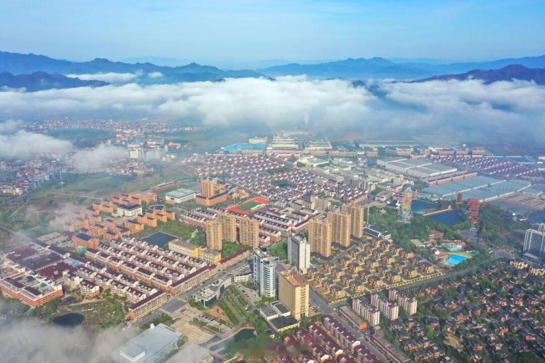 东阳身边事 近日，自然资源部全国绿色矿山名录公示结束，花园西瑶建筑用石料（凝灰岩