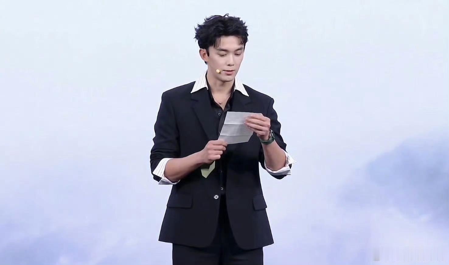 吴磊每次都把粉丝说的话放在心上吴磊粉丝勇敢的人先享受被读信🪶手写信纸承载万千心