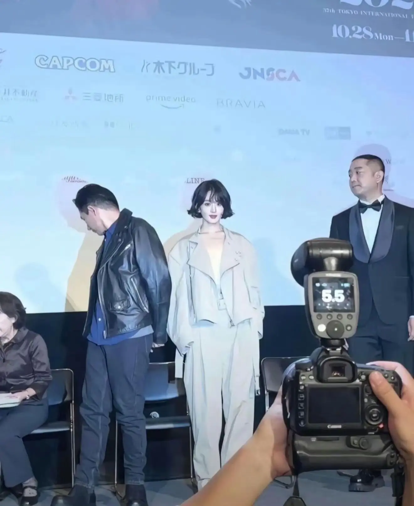 明星上镜头身比真的好重要。