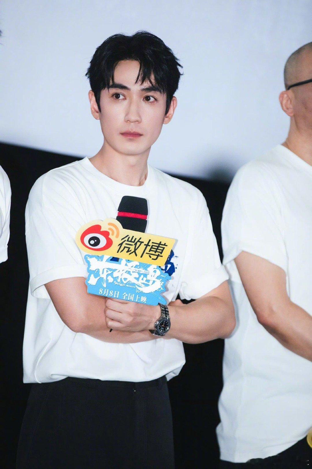 哈哈哈哈哈哈哈，这个朱一龙哥哥又帅又可爱😍 ​​​