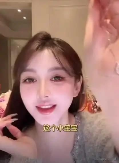 最近叶珂直播彻底翻车！

原本想秀精致日常，结果孩子突然大哭，她手忙脚乱连镜头都