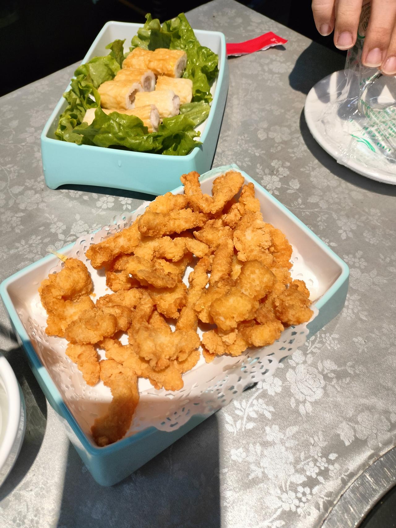 你被餐馆“宰”过吗有一次吃套餐，看广告上的四人餐，量很大，但是，实际上很少，添一