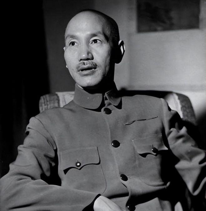 败退台湾后，几十万溃兵要结婚，蒋介石：都不结，建“军中乐园”。1949年，蒋介石