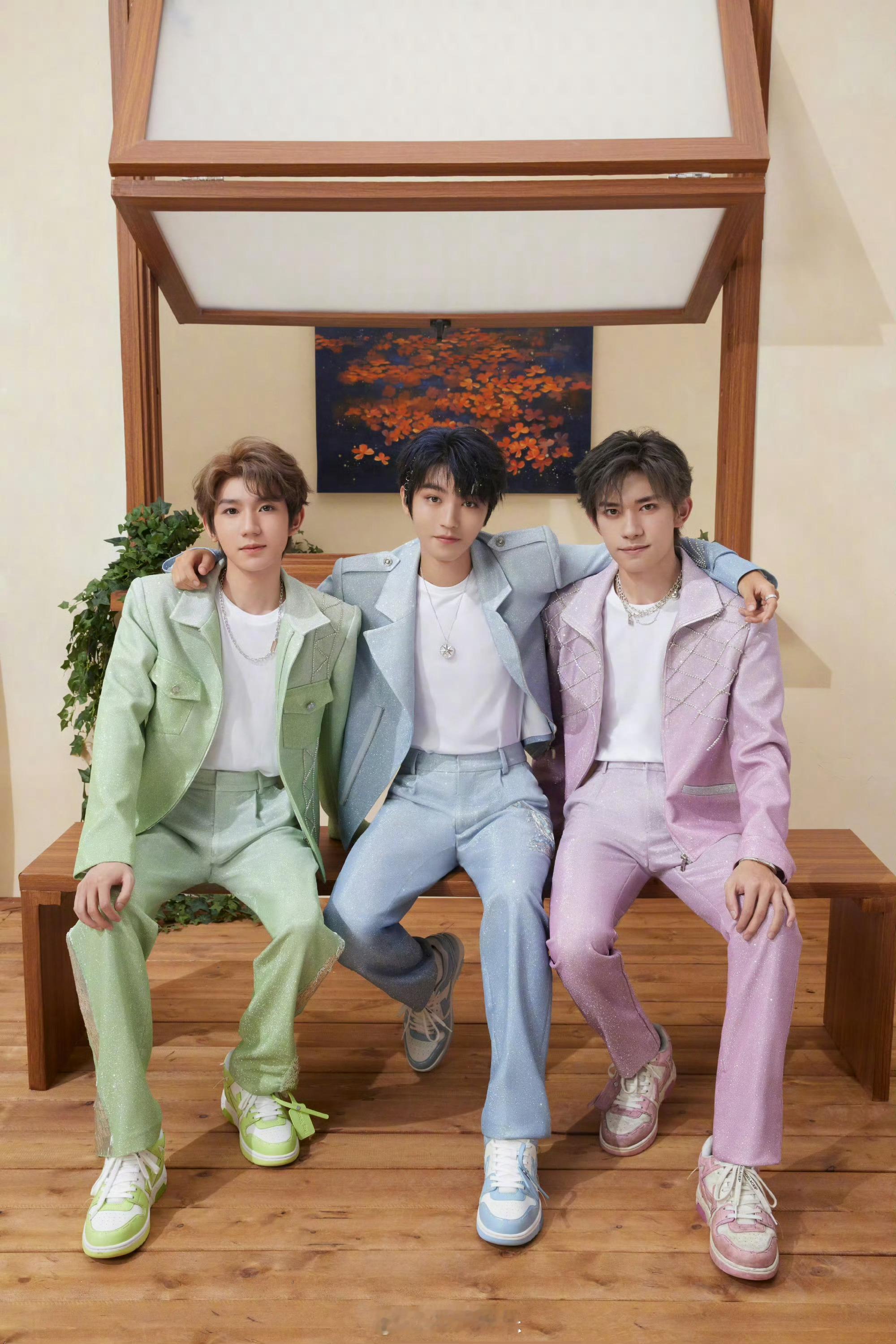 TFBOYS从小到大没变过从第一次在屏幕里看见他们，到现在已经过去好多年了。翻出