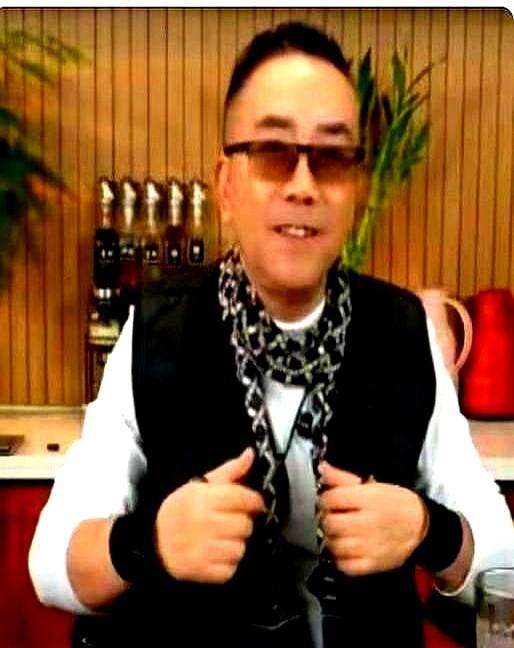 《杨光的快乐生活》这剧差点就没了，资方跑路，主演抵押房产都救不活。

2022年