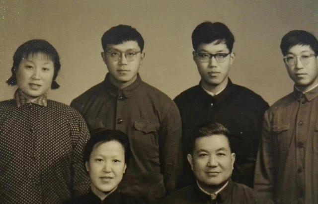 上海“一片红”太硬核，楼主家兄妹4个直接全送走。大弟去黑龙江，小弟去安徽，小妹去