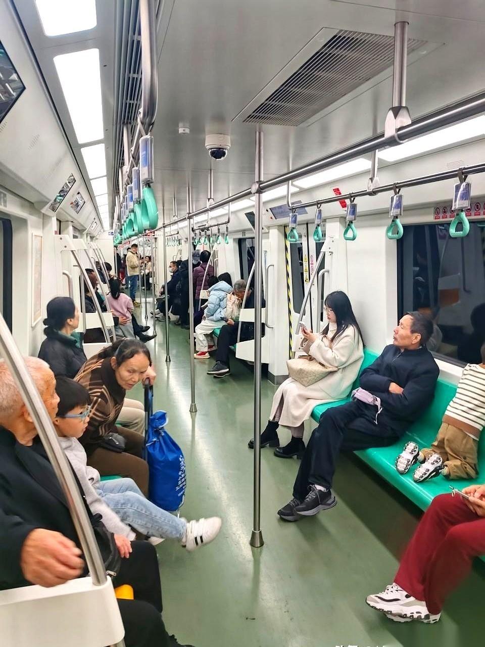 我算是想明白了。
在西安，千万别跟天气好的周末过不去，因为你永远不知道，有多少人