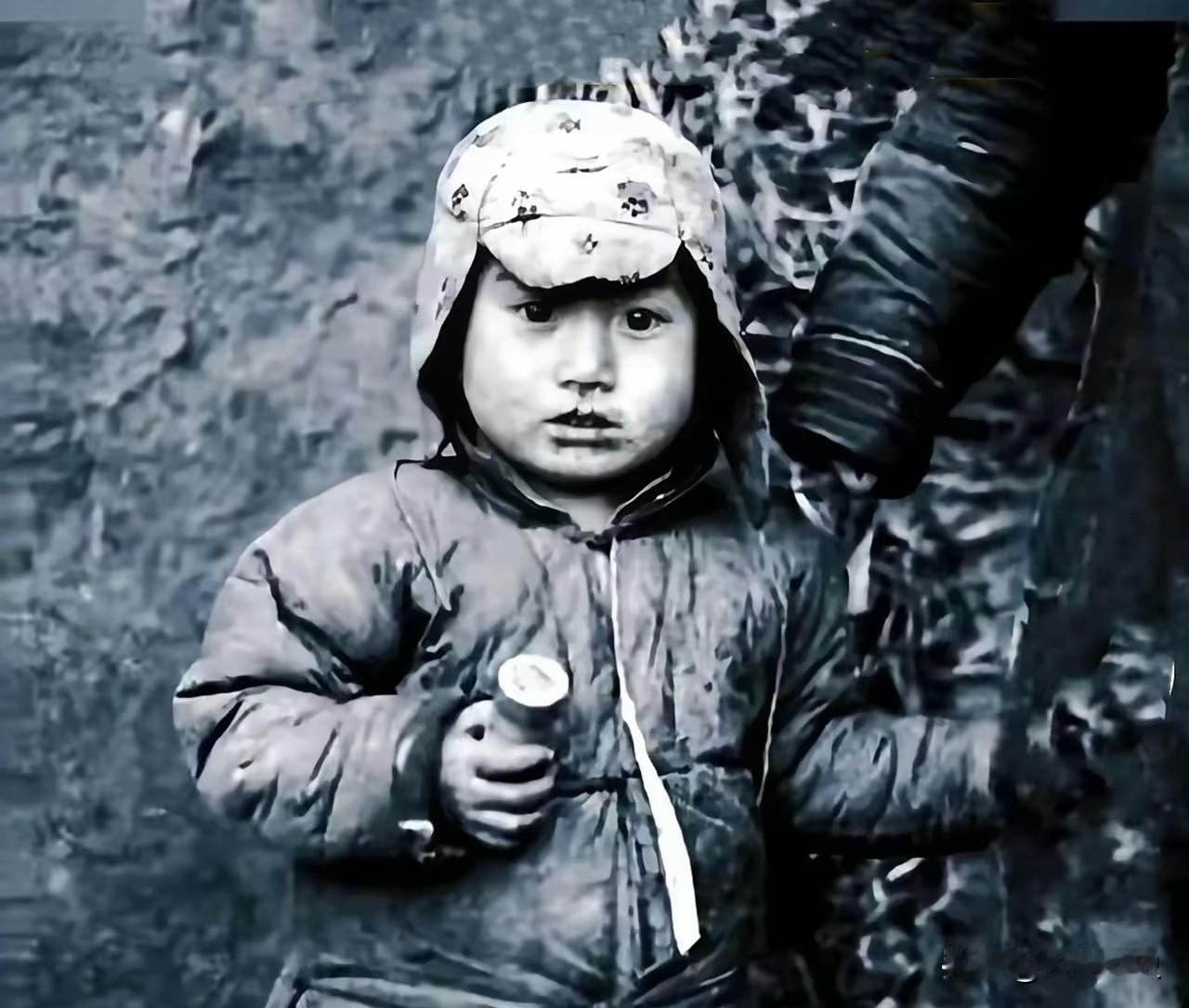 这是中国最小的抗日烈士：5岁的小金子生前最后一张照片。一直以来，官方都认为中国最