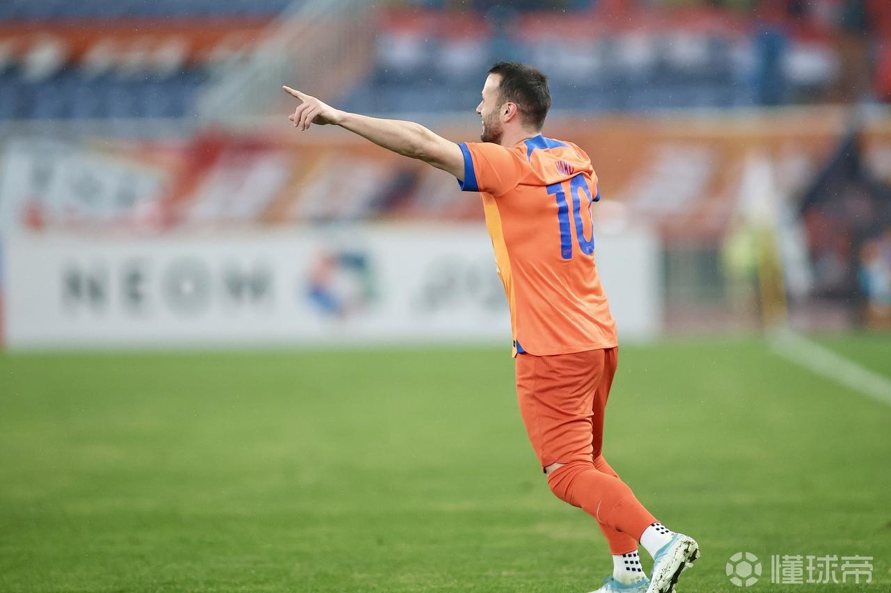 名记牛志明：泰山队多位外租球员归队训练，德尔加多在列！
该记者称，除了段刘愚跟随