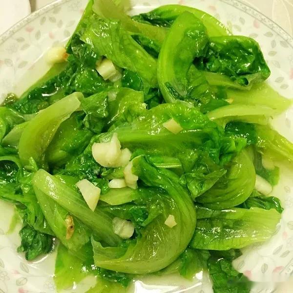 #秋日生活打卡季# 
#我家餐桌入秋了# 
生菜的味道很独特,它的味道有点像番茄