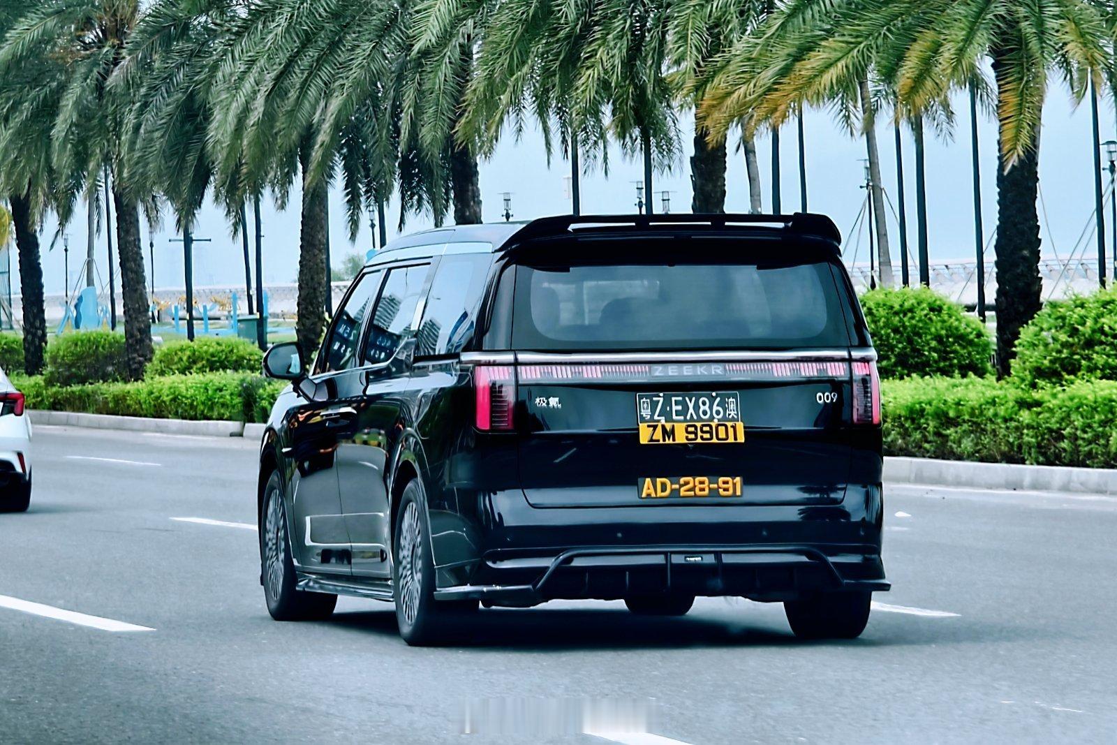 不懂就问：三块牌照哪个是主牌？[晕]MPV[超话]  ​​​