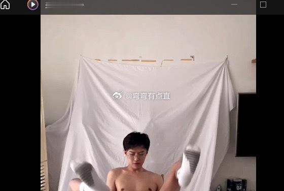 白袜蓝外衣帅哥好绝好会玩的那种人 