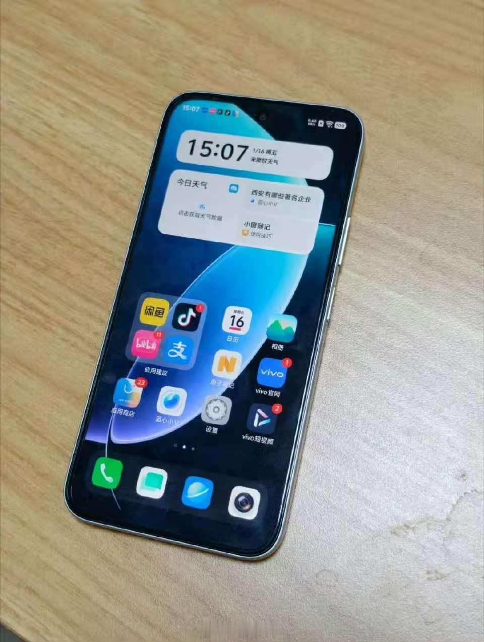 对咱们普通用户来说，手机不用堆太多花里胡哨的功能，续航顶、耐造、好用就够了。日常