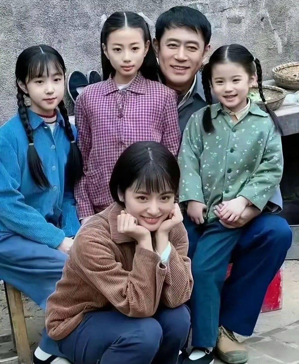 【 想拥有杨晓培的人脉 】不得不说，杨晓培是有点选演员的天赋在身上的，光看《六姊