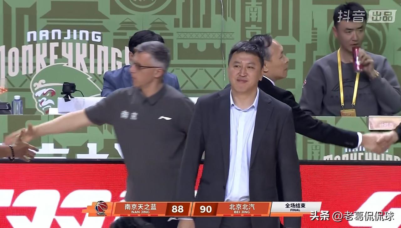 南京天之蓝主帅王世龙真是太不服气了！在今天南京天之蓝主场以88：90惜败于北京北